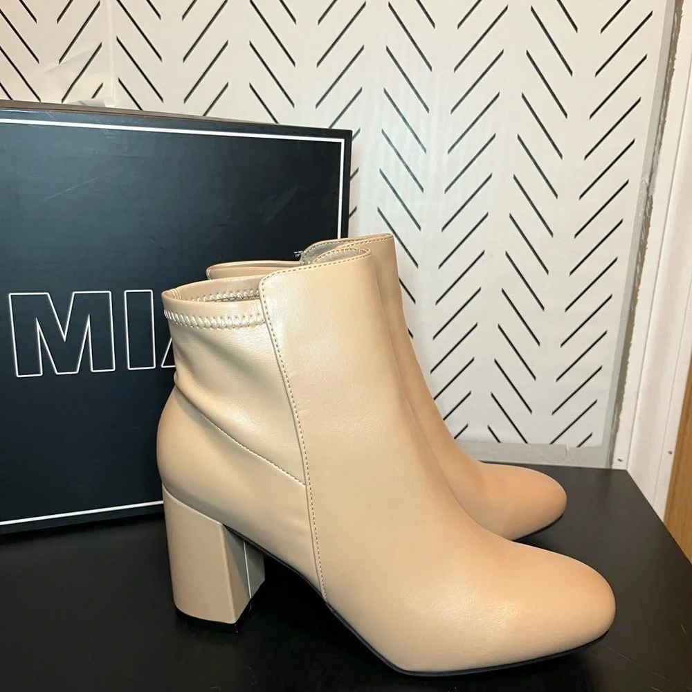MIA Carla Booties in Nude NWT